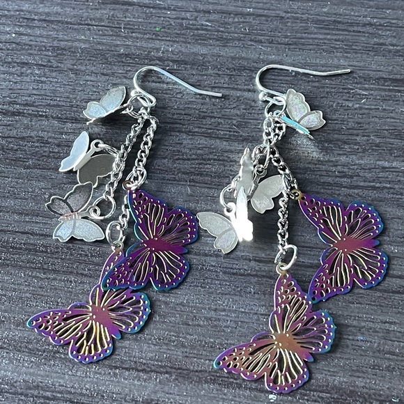 Butterfly dangle earrings - Picture 3 of 3
